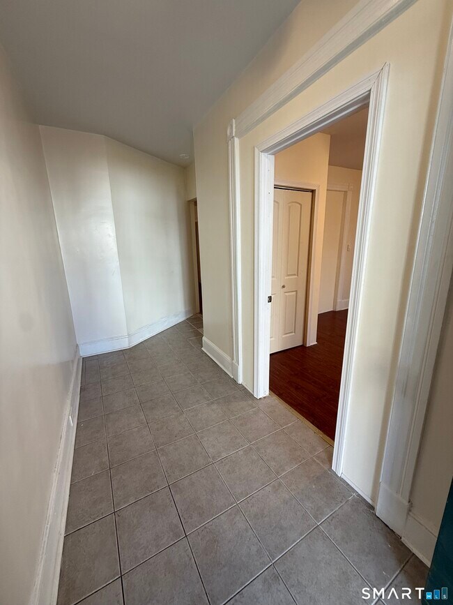 Building Photo - 215 Woodlawn Terrace