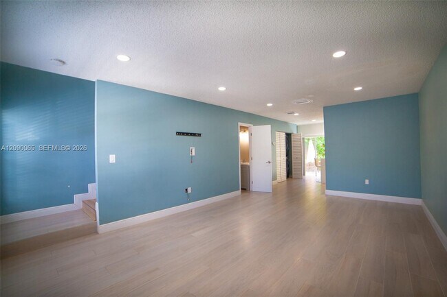 Foto del edificio - 2050 NE 140th St