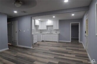 Building Photo - 210 E Hurst St