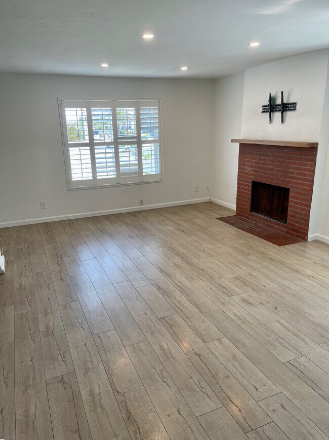 Foto del edificio - $2,990 - 2 Bed / 3 Bath Beautiful Condo in North Park