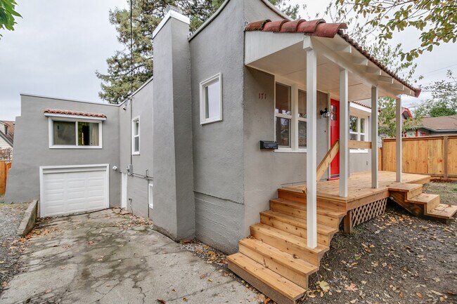 Building Photo - Wonderful 3-Bedroom, 2-Bath Home With a Basement!