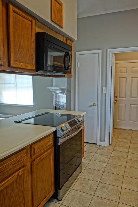 Building Photo - 13916 Sandhurst Dr SW