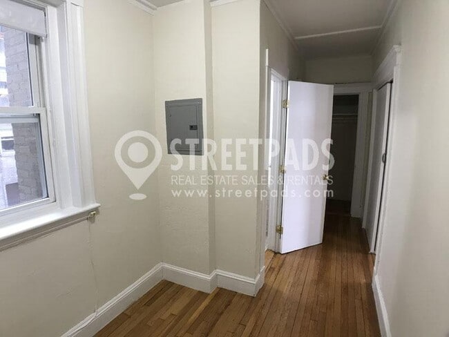 Building Photo - 1 bedroom in Boston MA 02215