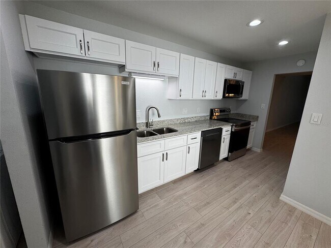 Building Photo - 2205 Cypress Cove Dr