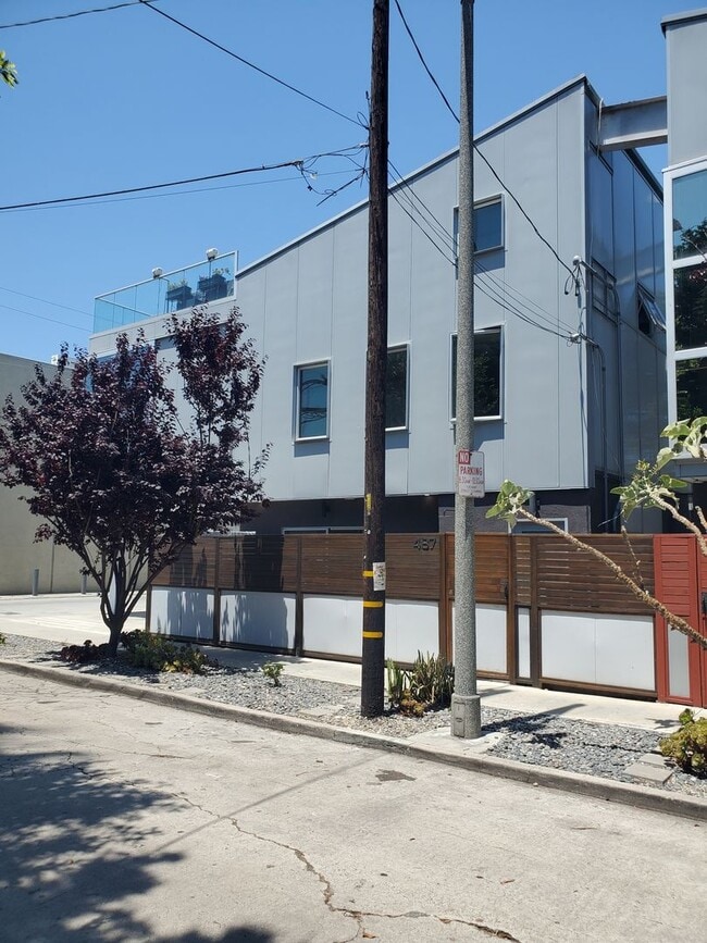 Building Photo - 487-489 CARROLL AVE.