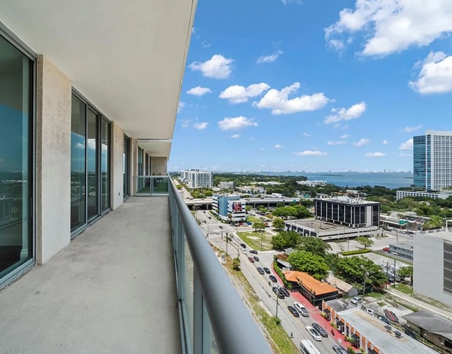 Foto del edificio - 3470 E Coast Ave