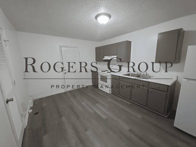 Building Photo - #450 - 108-110 Holly Ct Duplex