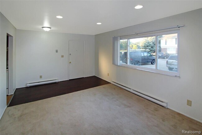 Foto del edificio - 24016 Hall Rd