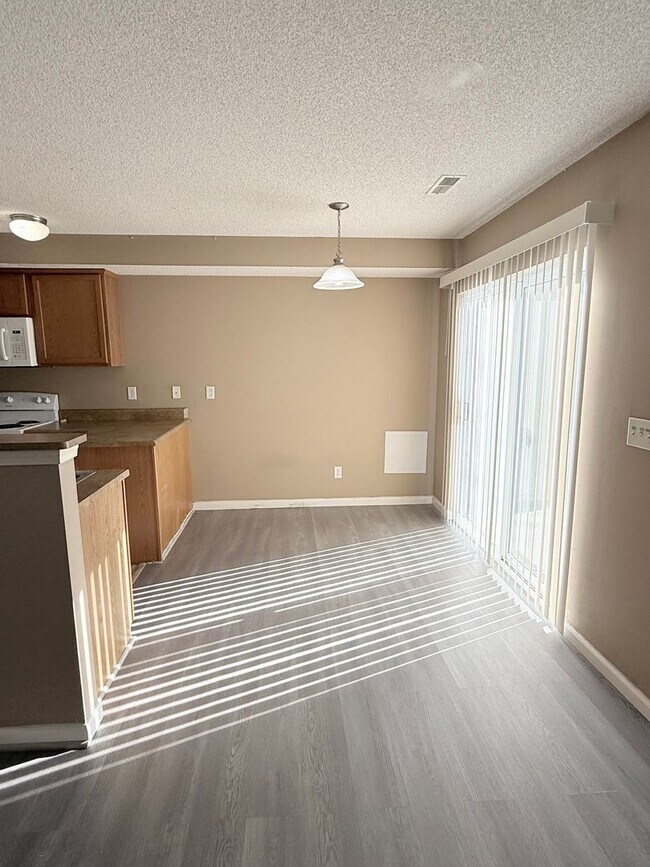 Foto del edificio - Great Townhome!