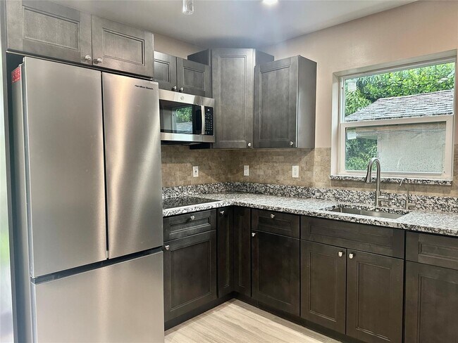 Building Photo - 1650 SW 117th Ave