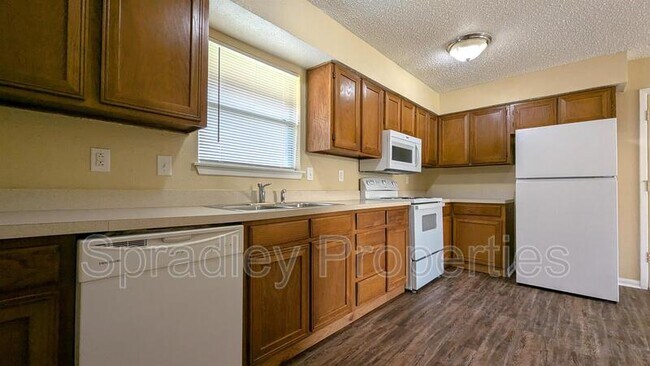 Foto del edificio - 1806 Azalea Dr