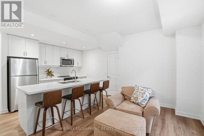 Photo du bâtiment - 70 Kenesky Dr