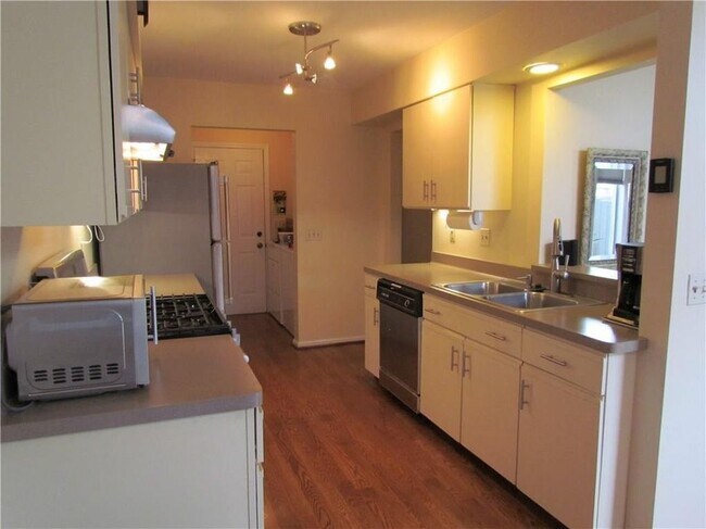 Kitchen - 16 Montreal Pl