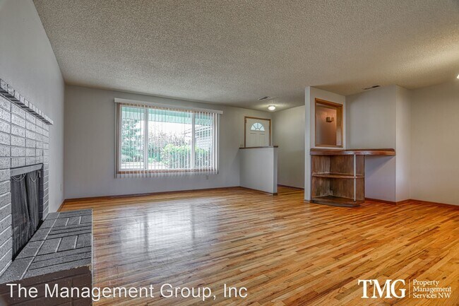 Foto del edificio - 3 br, 1.5 bath House - 8018 NW 1st Avenue