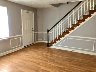 Building Photo - 2563 Arunah Ave