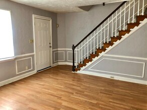 Building Photo - 2563 Arunah Ave