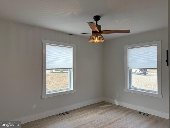 Foto del edificio - 44 Cedar Beach Rd