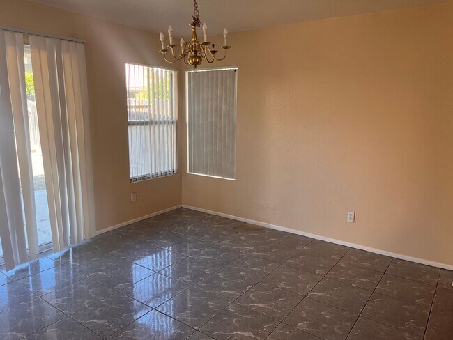 Foto del edificio - Beautiful 4bd/3ba House in Moreno Valley R...