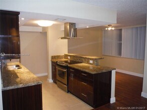 Building Photo - 9431 Live Oak Pl