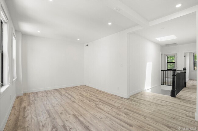 Foto del edificio - 2122 Boston Post Rd