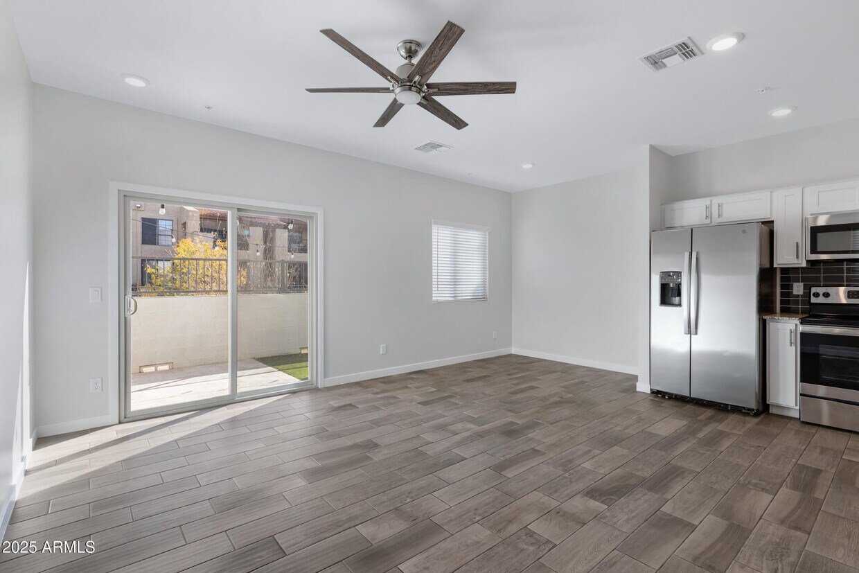 Foto principal - 8279 N 22nd Dr
