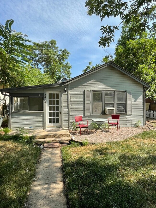 Building Photo - 2B/1B in Goss Grove!