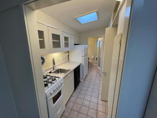 Building Photo - 1714 Summit View Pl