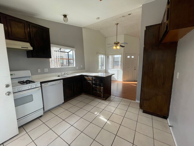 Foto del edificio - Charming Home in Hesperia- HOA Community- ...