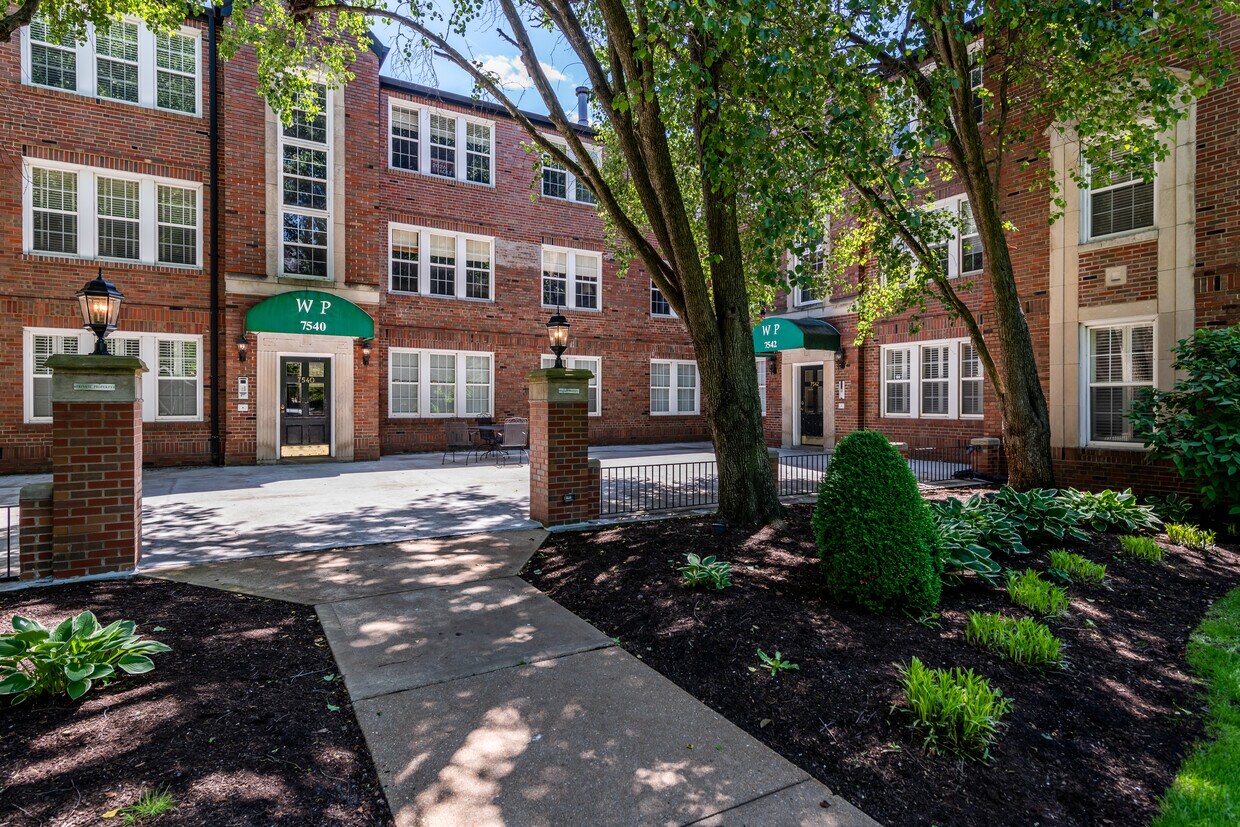 7542 Wydown Blvd Unit A, Clayton, MO 63105 Condo for Rent in Clayton, MO