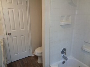 Building Photo - 701 Foster Dr