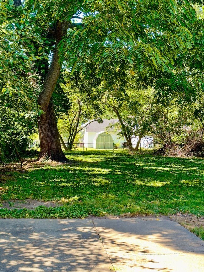 Building Photo - Ask about our Move in Special/ HALF off yo...