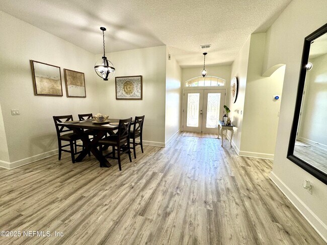 Foto del edificio - 1813 Sugar Maple Rd