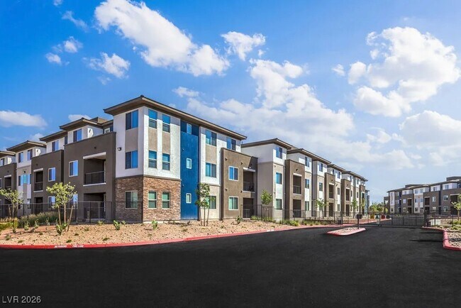 Building Photo - 4555 Camino Al Norte