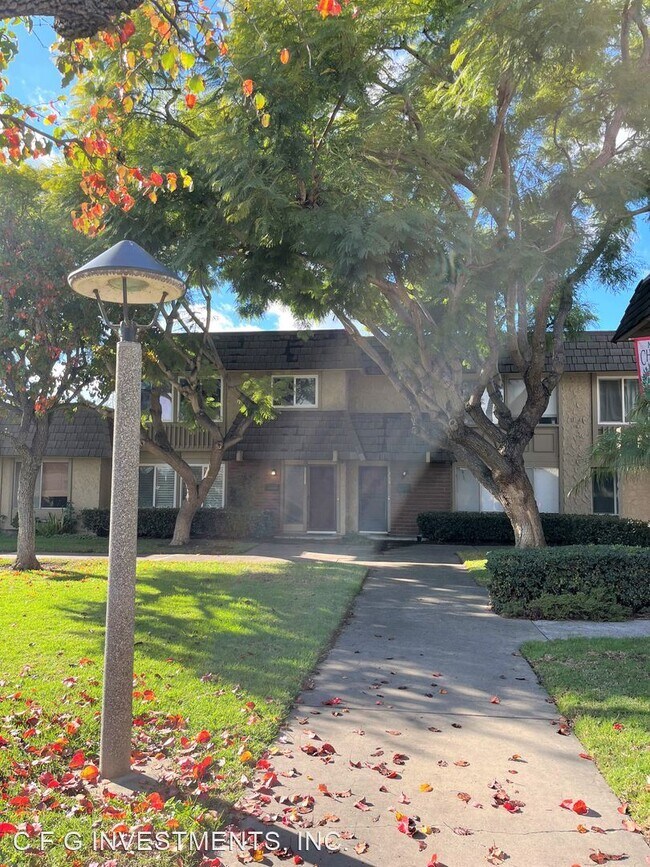 Building Photo - 4 br, 2.5 bath House - 18202 Aztec Ct.