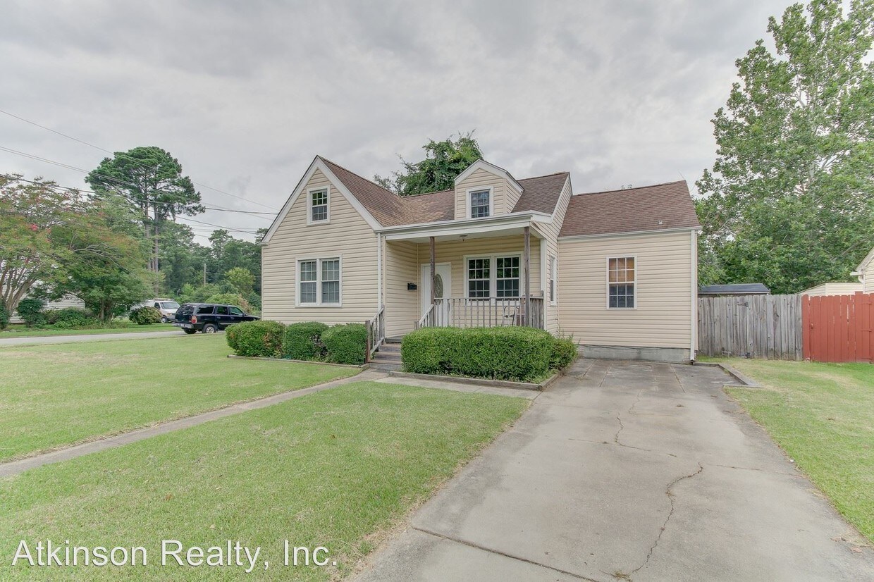 Primary Photo - 3 br, 1 bath House - 3700 Trant Avenue