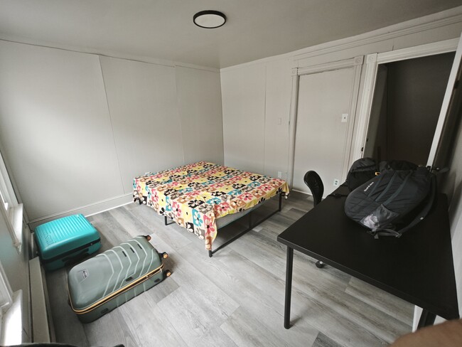 Foto del edificio - 827 Laufer St