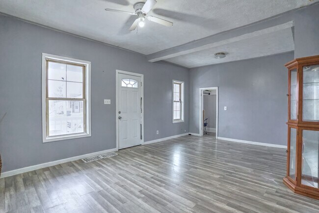 Building Photo - 1328 Linden Ave