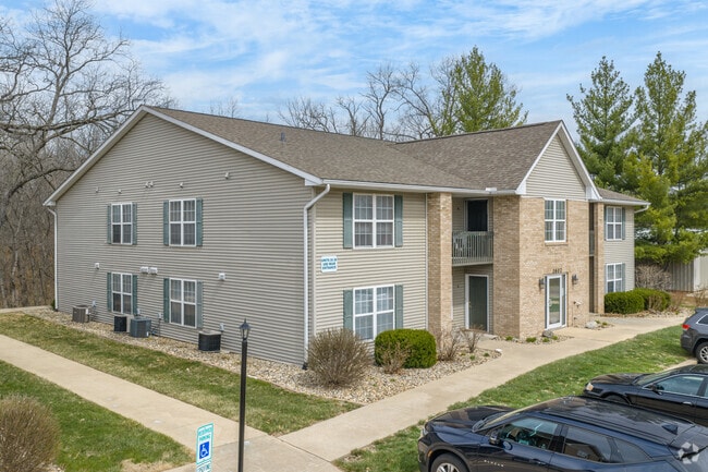 Building Photo - Hidden Oaks Apartments