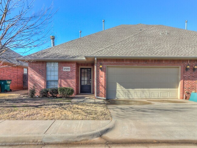 Foto del edificio - Spacious Edmond Gem with Bonus Room & Cove...