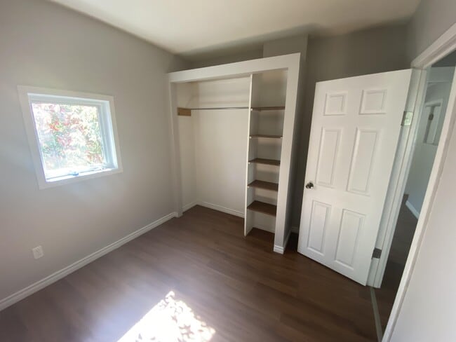 Building Photo - 371 Conmee St