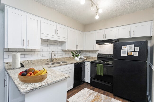 Newly Renovated Apartment Homes - Parkview Flats Apartments