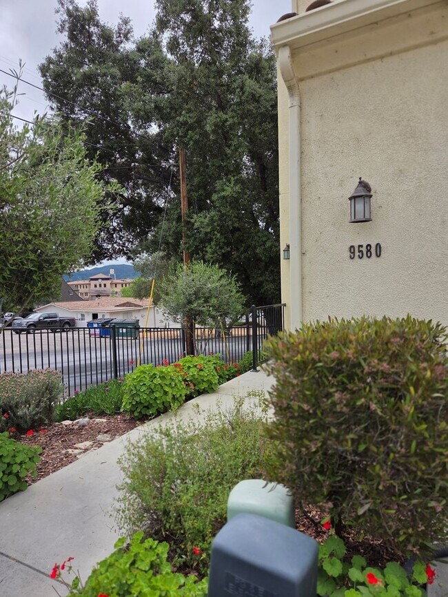 Foto del edificio - Beautiful home for rent in Atascadero