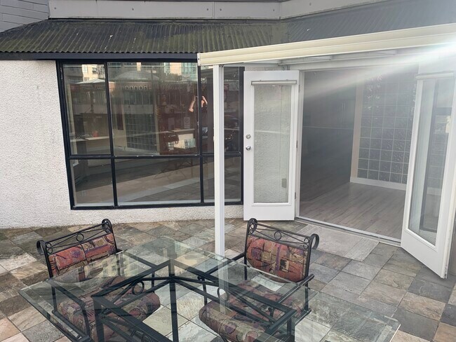 French doors - 208-1270 Robson St