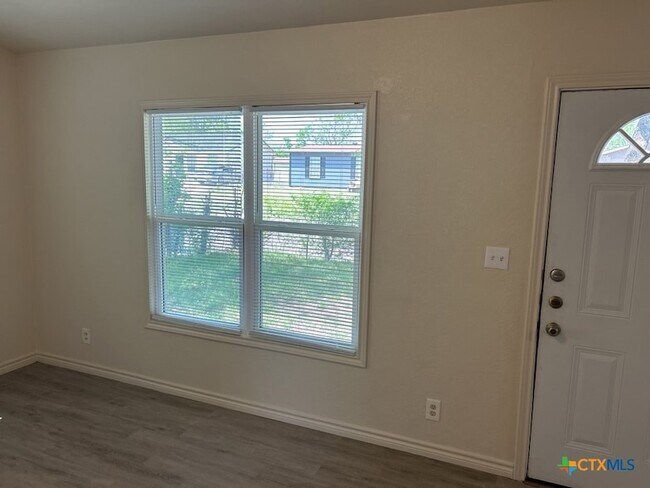 Foto del edificio - 912 Southside Dr