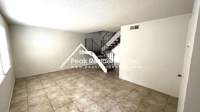 Foto del edificio - Spacious 3bd/1.5ba Townhouse near Franklin...