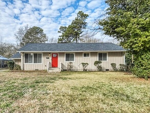 Building Photo - 1300 Shannonhouse Dr