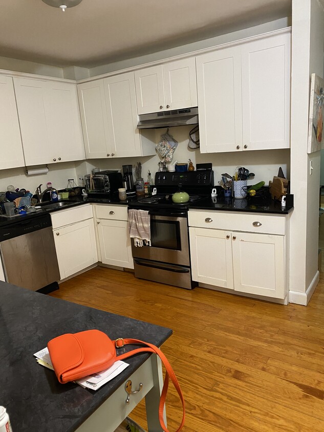 Primary Photo - 1728 Beacon St