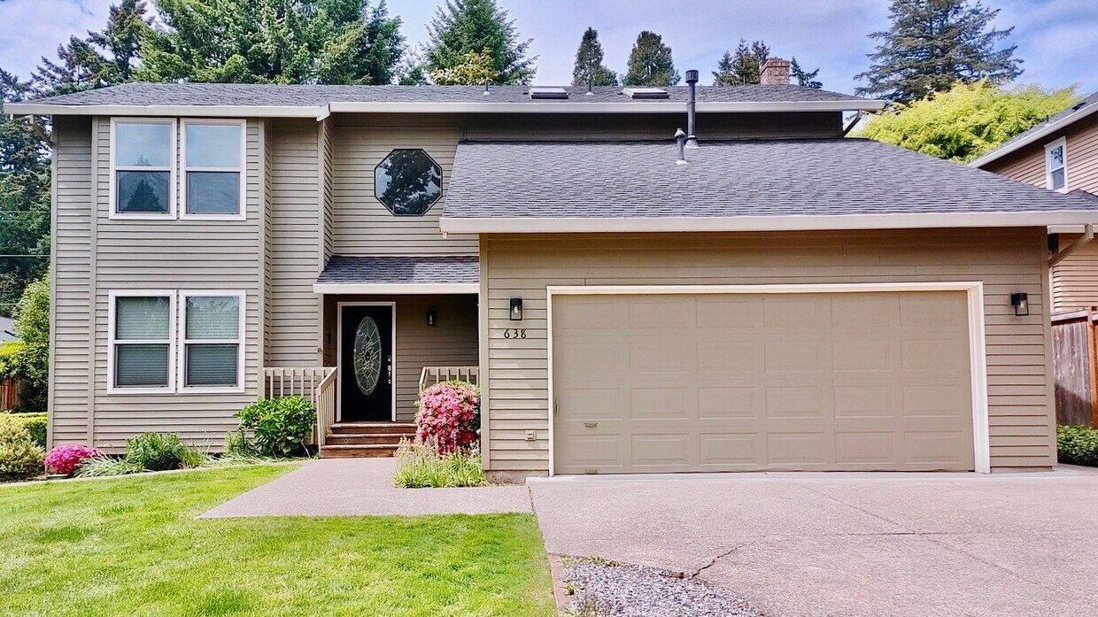 Primary Photo - Great 4 bedroom Home Located in the Sought...