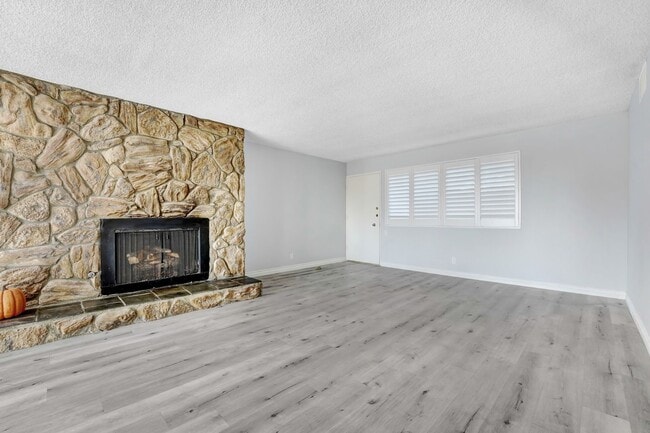 Foto del edificio - 12246 Montana Ave