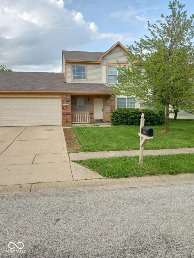 Primary Photo - 10618 Sedgegrass Dr